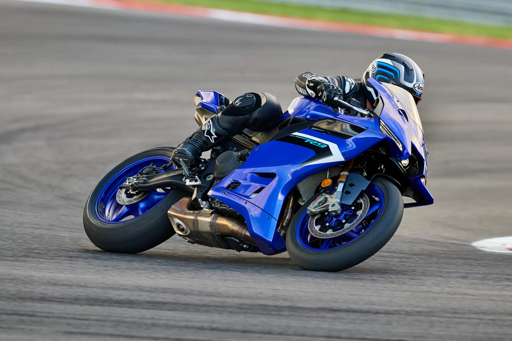 Yamaha 2025 R9 Action